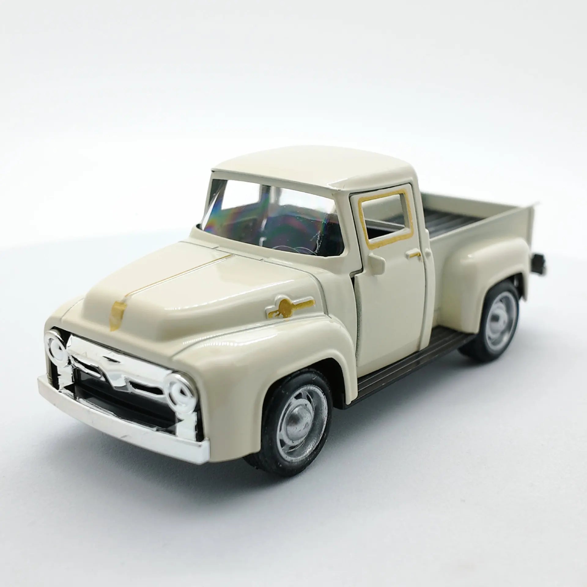 1:43 Classic Vintage Pickup Truck Model Toy Car Pull-Back Function Realistic Detail Design Collectible with Opening Doors by Geo’s Online Store